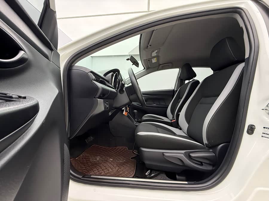Toyota Yaris L 2022 — фото 18