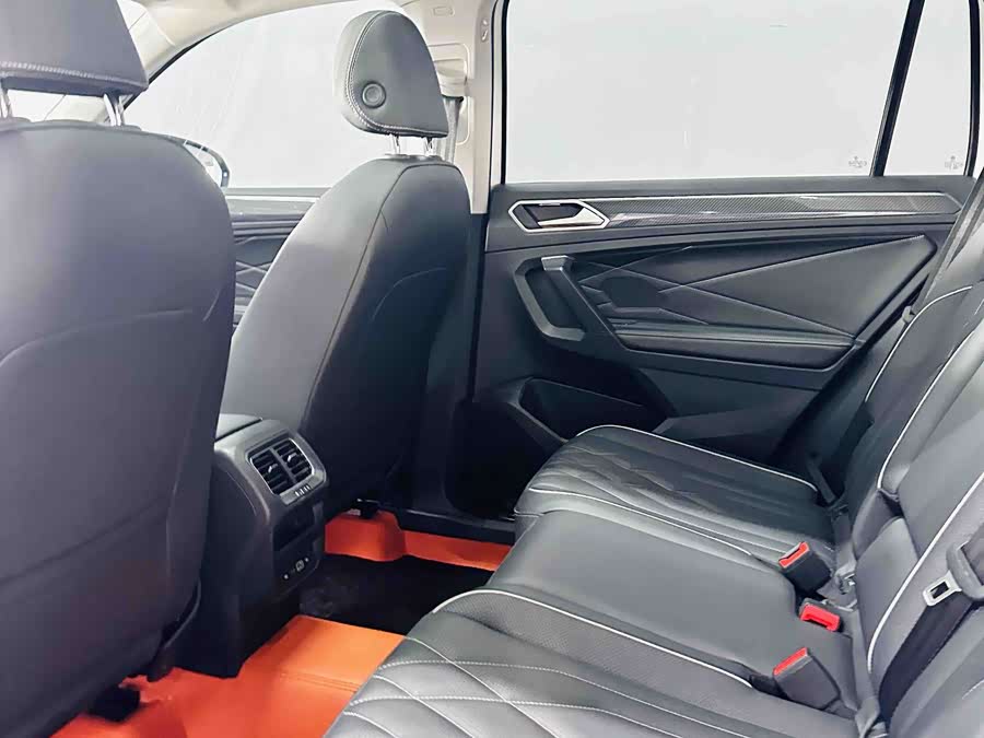 Volkswagen Tiguan L 2024 — фото 11