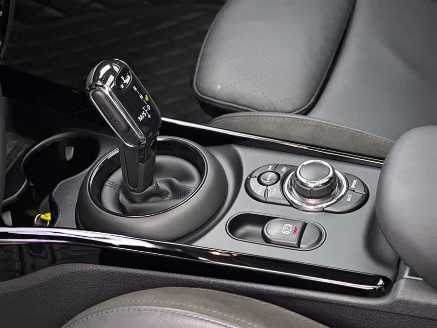 MINI Clubman 2022 — фото 11