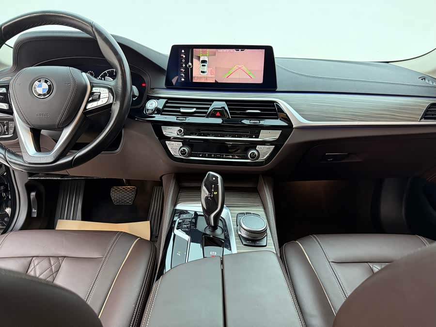 BMW 5 Series 2019 — фото 11