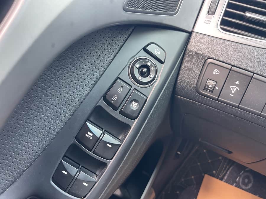 Hyundai Elantra 2015 — фото 13
