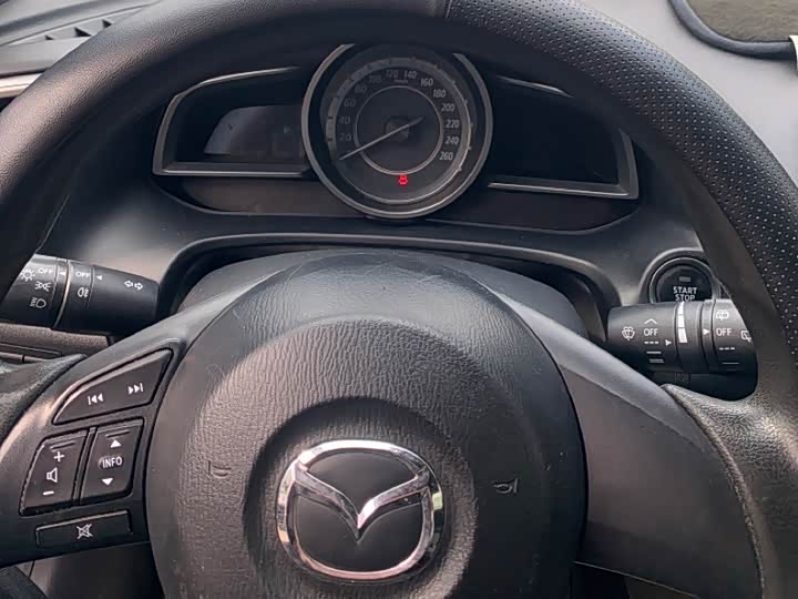 Mazda CX-4 2016 — фото 12