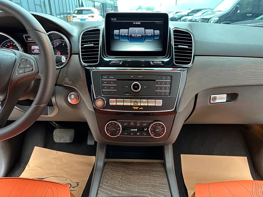 Mercedes-Benz GLE 2015 — фото 13