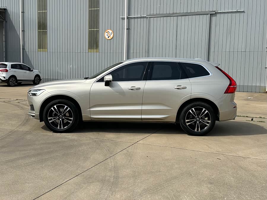 Volvo XC60 2018 — фото 12
