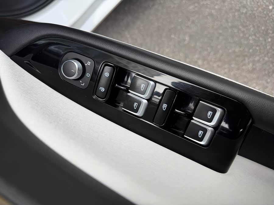 Geely Emgrand L 2022