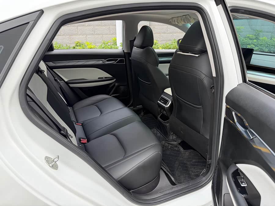 Geely Emgrand L 2022 — фото 18