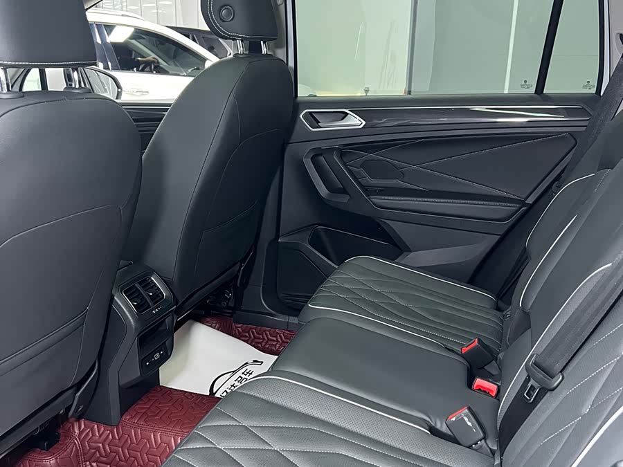 Volkswagen Tiguan L 2023 — фото 15