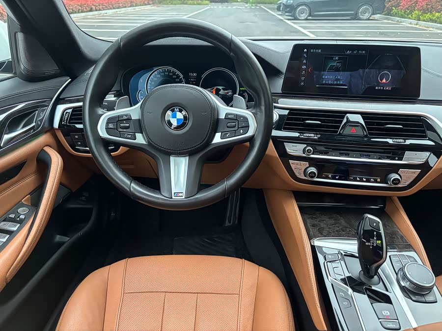 BMW 5 Series 2018 — фото 12