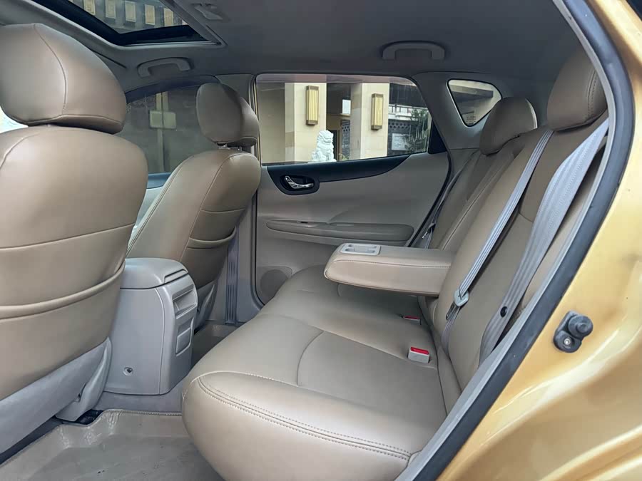 Nissan Tiida 2013