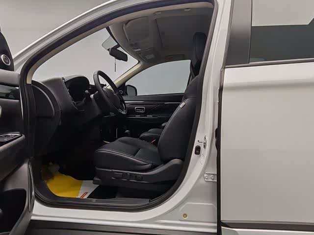 Mitsubishi Outlander 2020