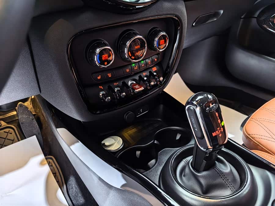 MINI Clubman 2023 — фото 12