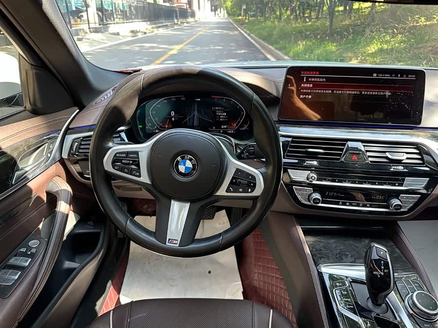 BMW 5 Series 2022 — фото 12