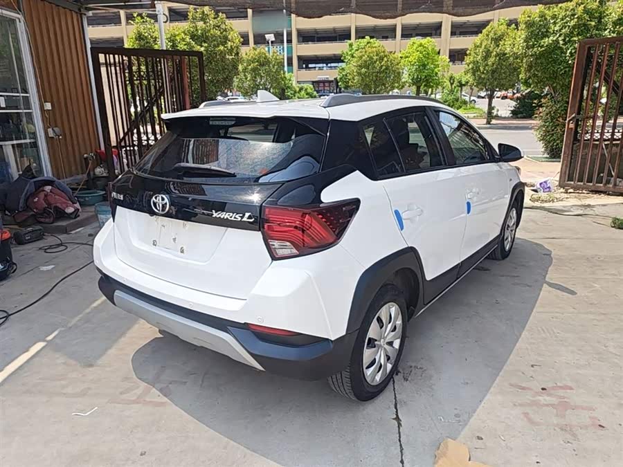 Toyota Yaris L 2021