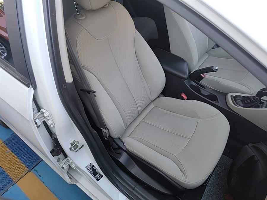 Buick Excelle 2015 — фото 25