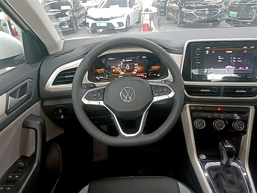 Volkswagen T-Roc 2025 — фото 11