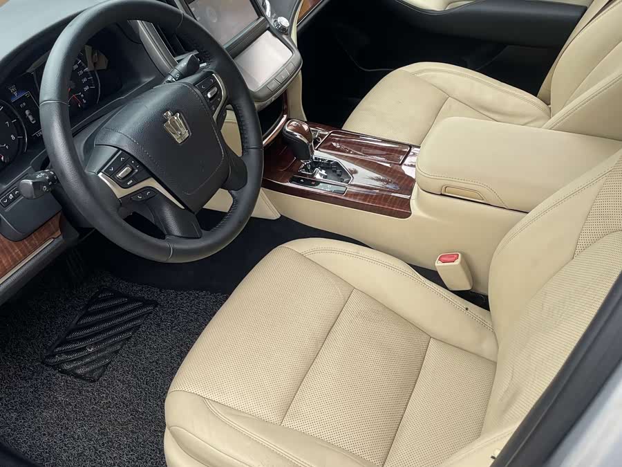 Toyota Crown 2015