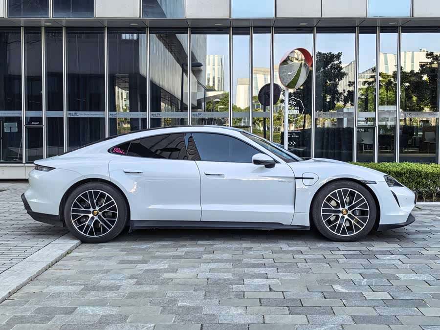Porsche Taycan 2022