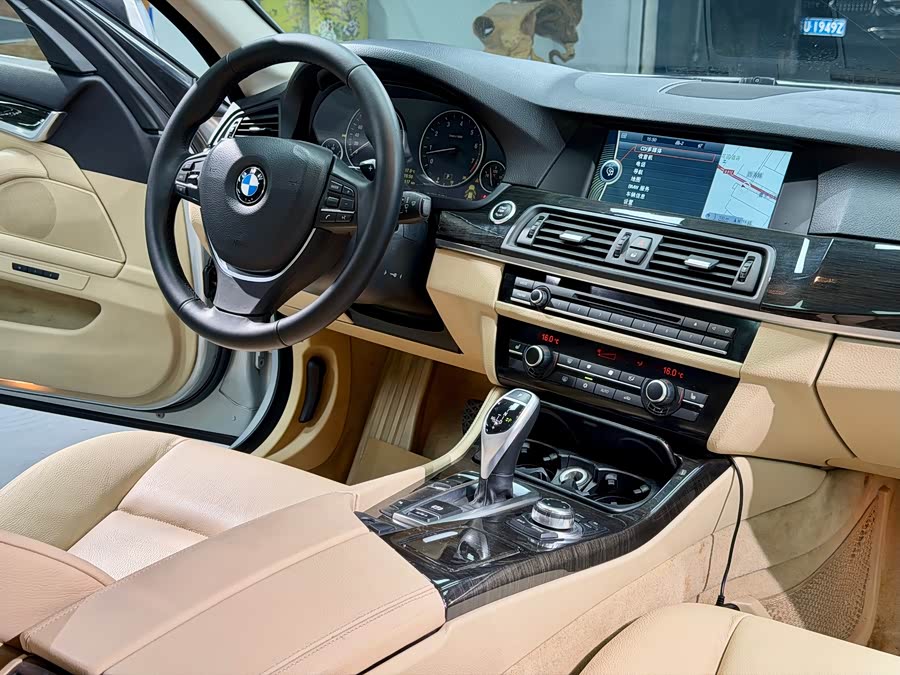 BMW 5 Series 2011 — фото 13