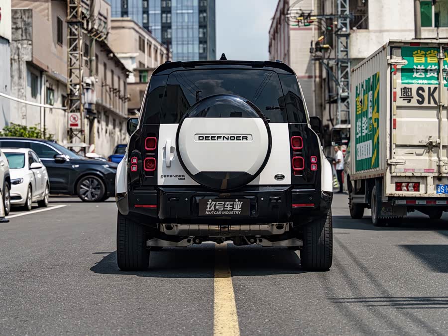 Land Rover Defender 2023