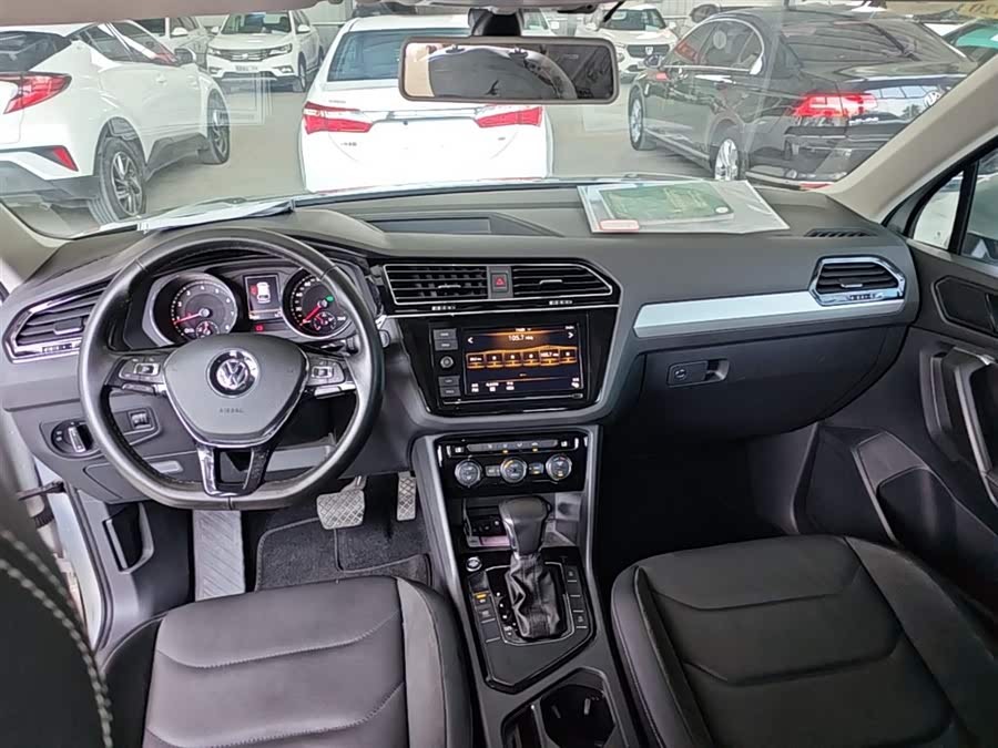 Volkswagen Tiguan L 2018 — фото 10