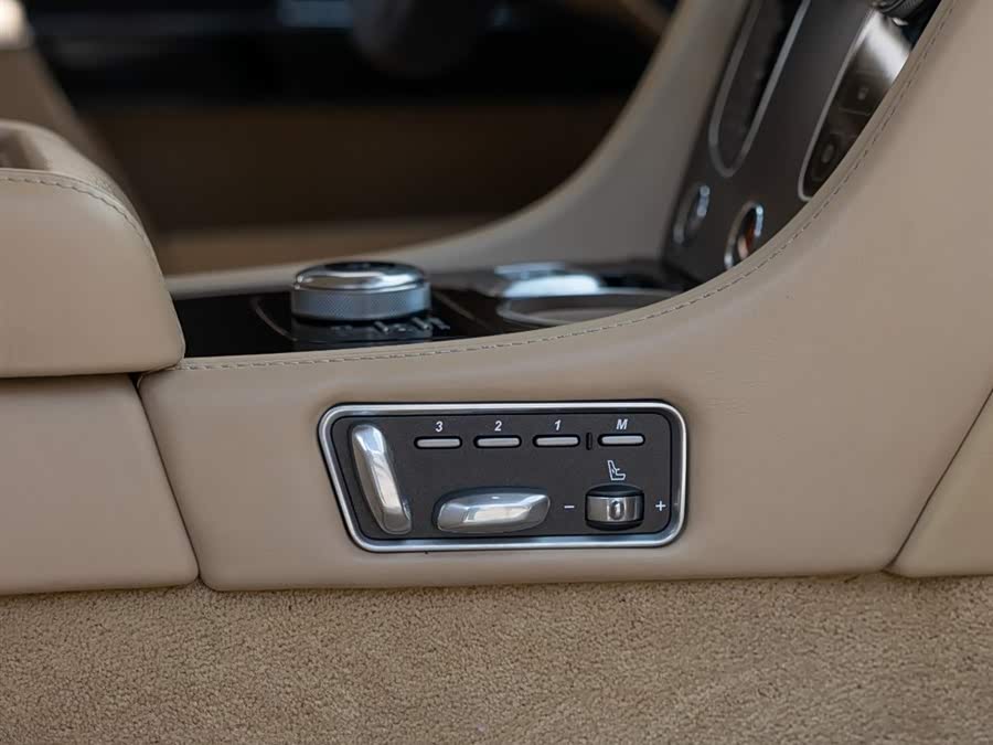 Aston Martin Rapide 2017 — фото 19