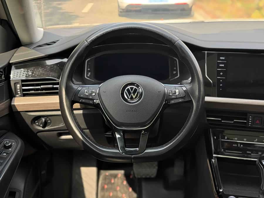 Volkswagen Passat 2019 — фото 13