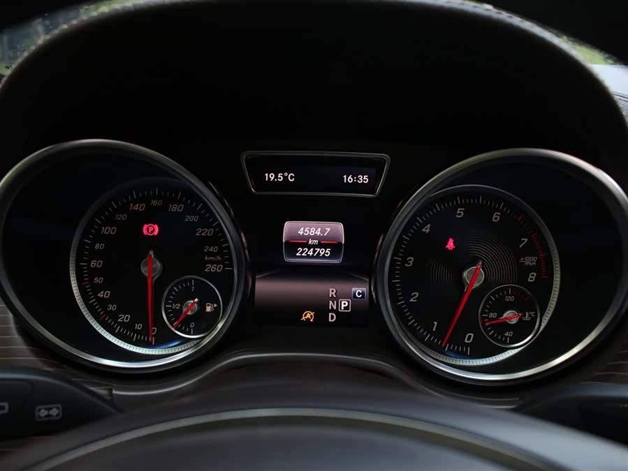 Mercedes-Benz GLE 2018 — фото 16