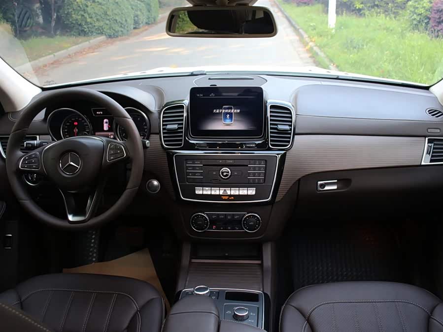 Mercedes-Benz GLE 2018 — фото 12