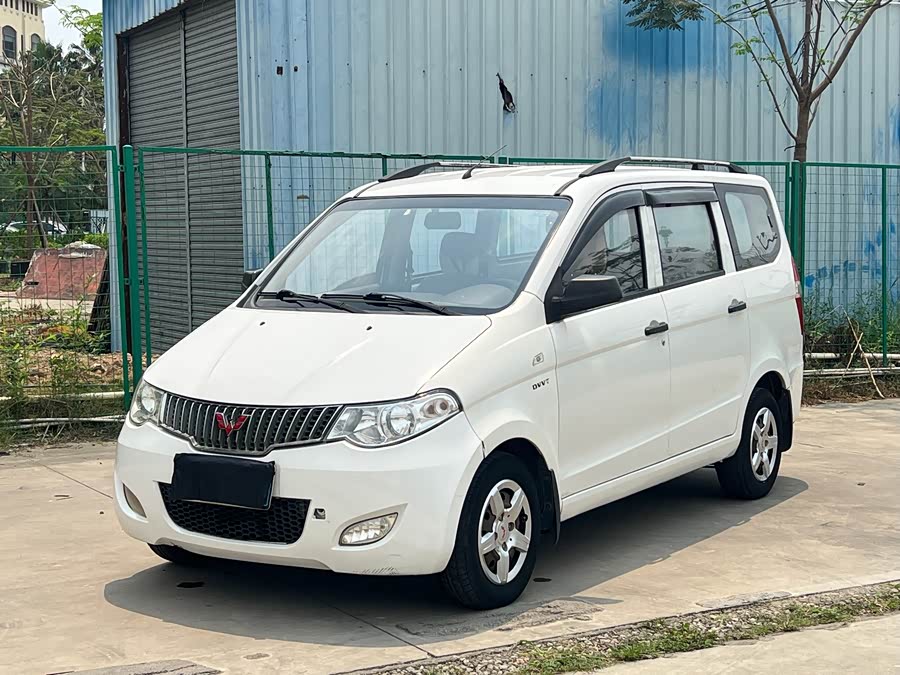 Wuling Hongguang 2014