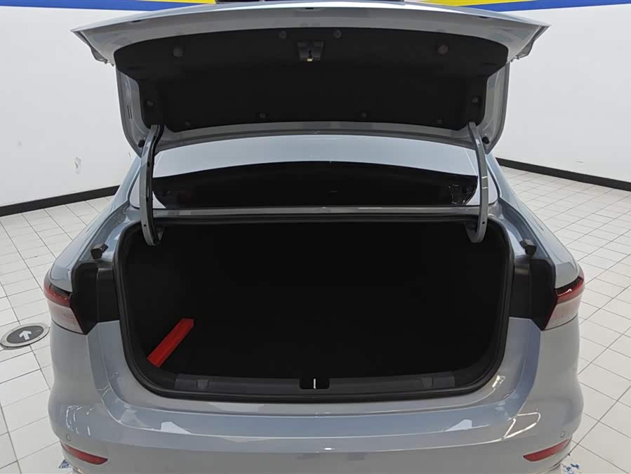 Geely Emgrand 2023