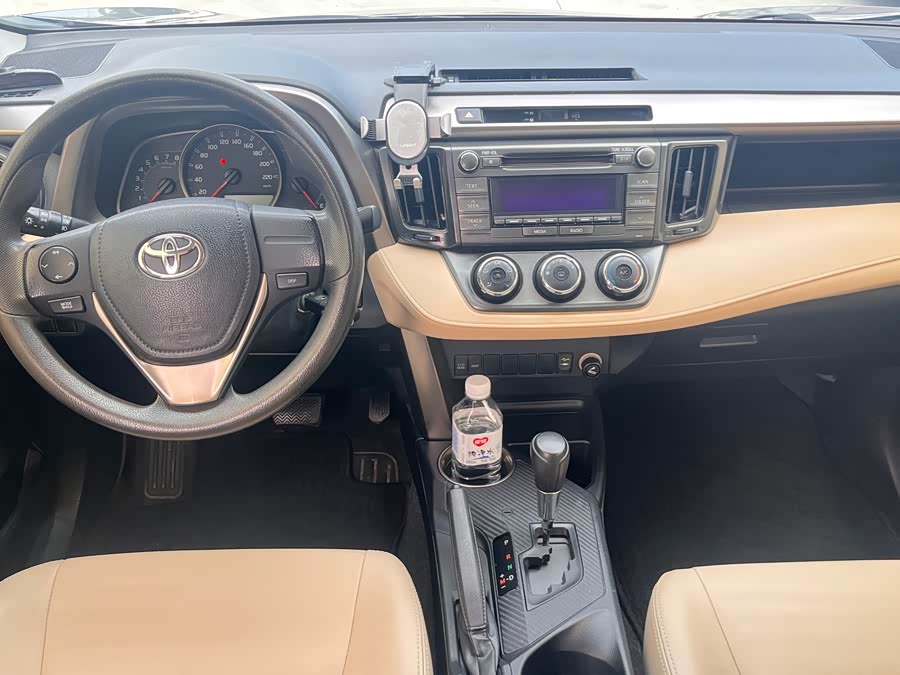 Toyota RAV4 2015 — фото 8