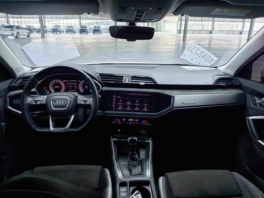 Audi Q3 2022 — фото 28