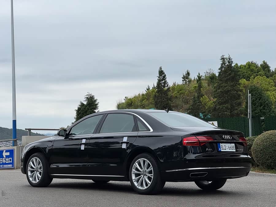 Audi A8 2014 — фото 19