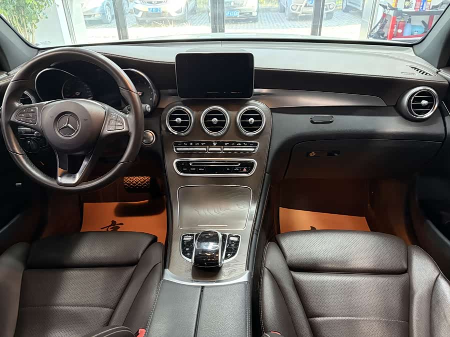 Mercedes-Benz GLC 2017 — фото 11