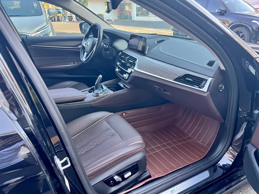 BMW 5 Series New Energy 2019 — фото 10
