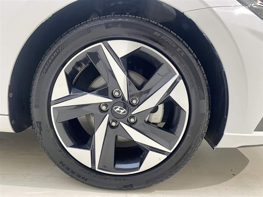 Hyundai Elantra 2022 — фото 26