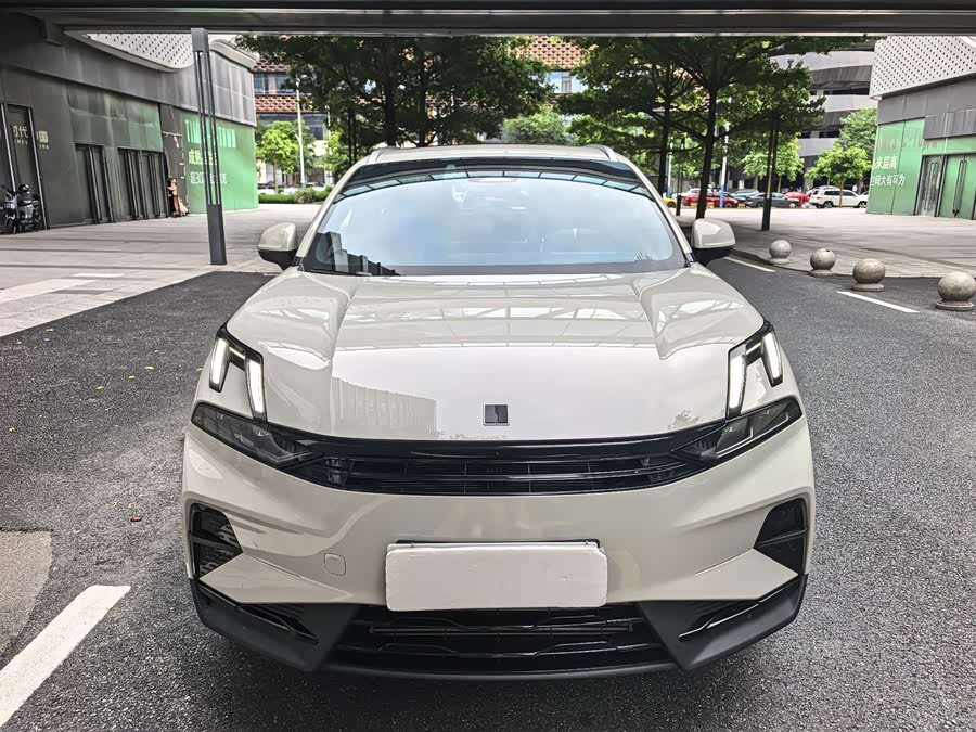 Lynk & Co 06 2025