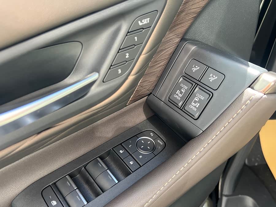 Toyota Alphard 2024 — фото 10
