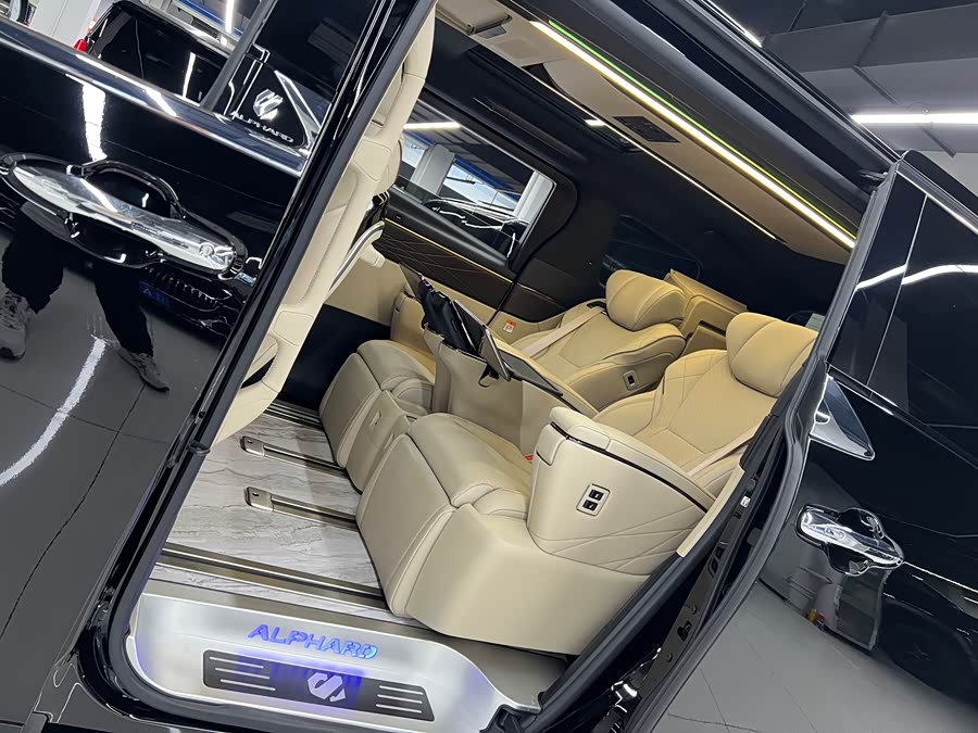 Toyota Alphard 2024 — фото 11