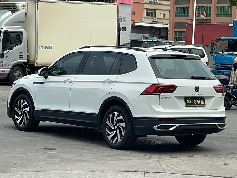 Volkswagen Tiguan L 2022 — фото 8