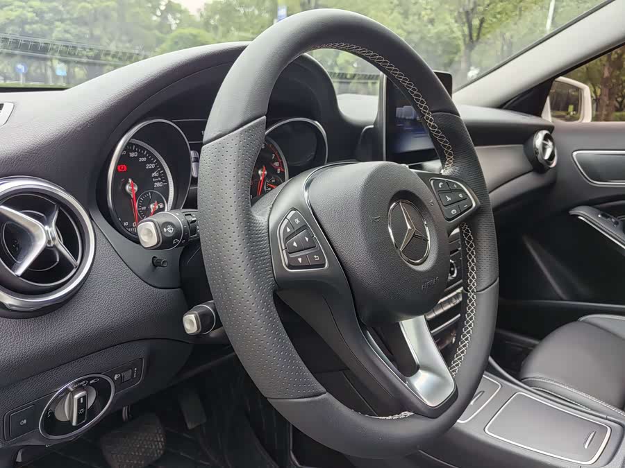 Mercedes-Benz GLA 2017 — фото 20
