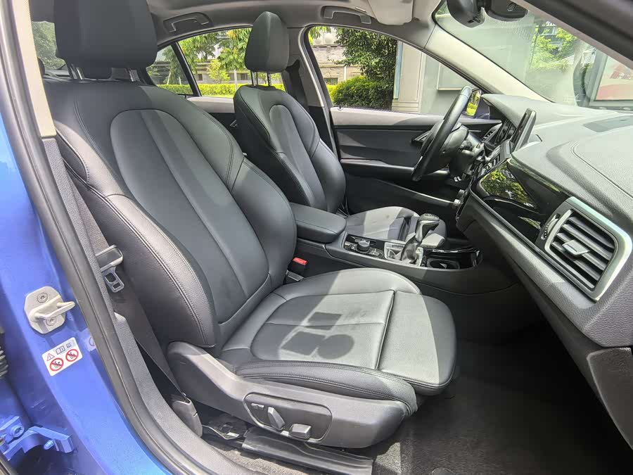BMW 1 Series 2018 — фото 11