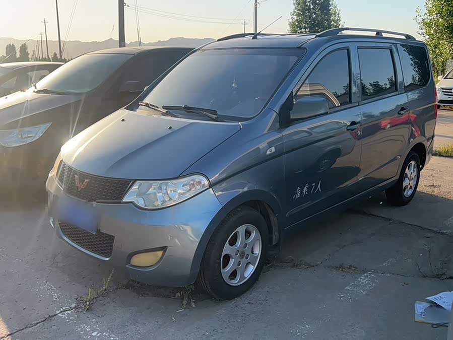 Wuling Hongguang 2013
