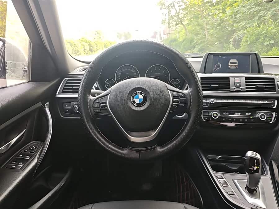 BMW 3 Series 2017 — фото 11