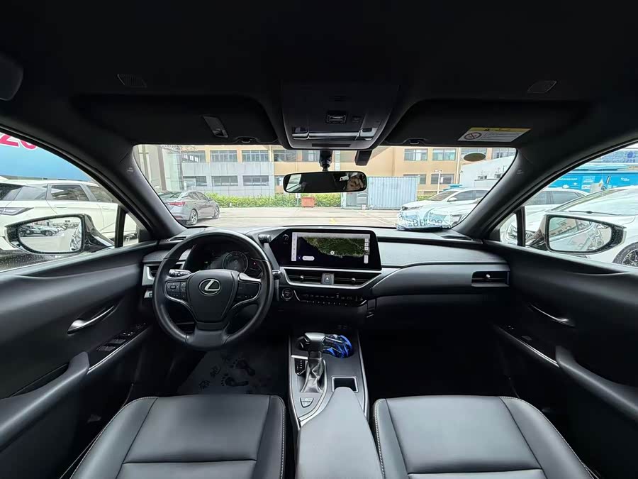 Lexus UX 2022