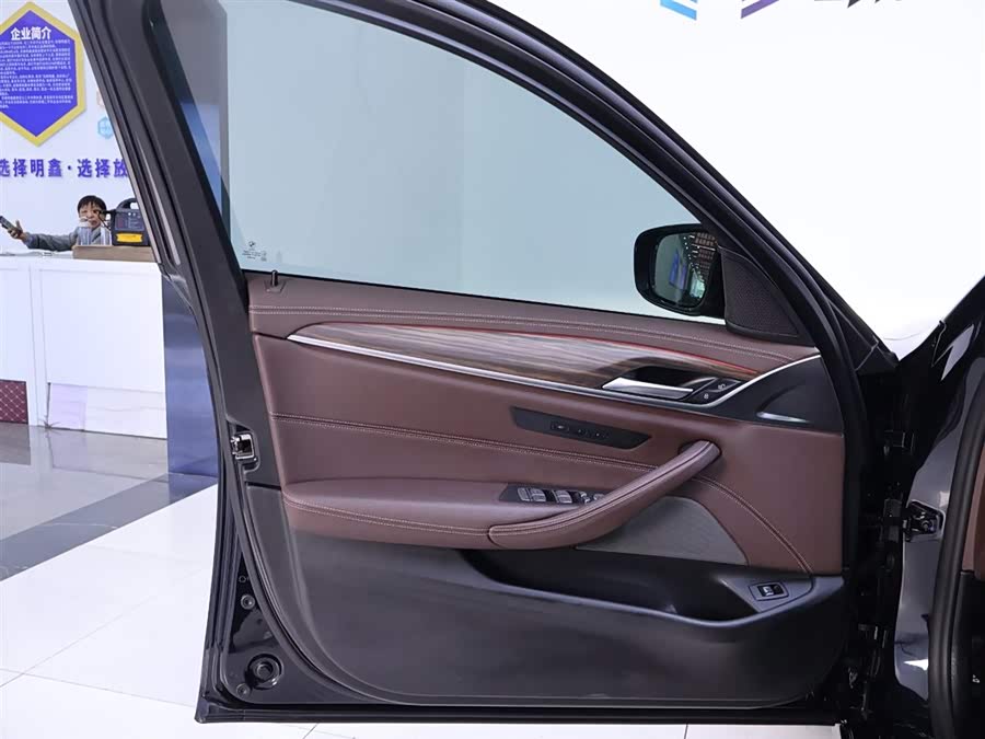 BMW 5 Series 2021 — фото 18