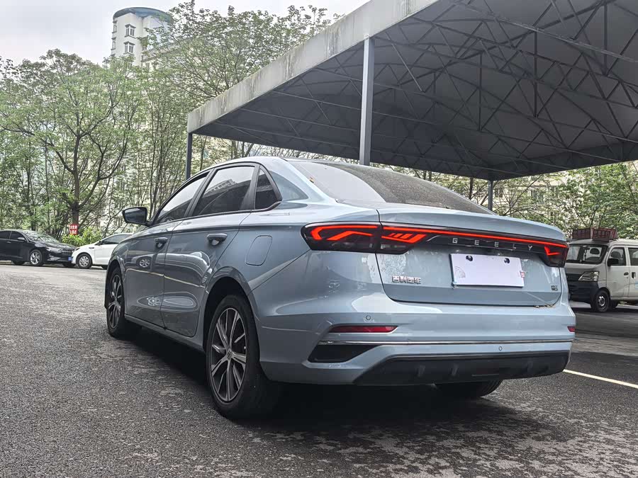 Geely Emgrand 2023