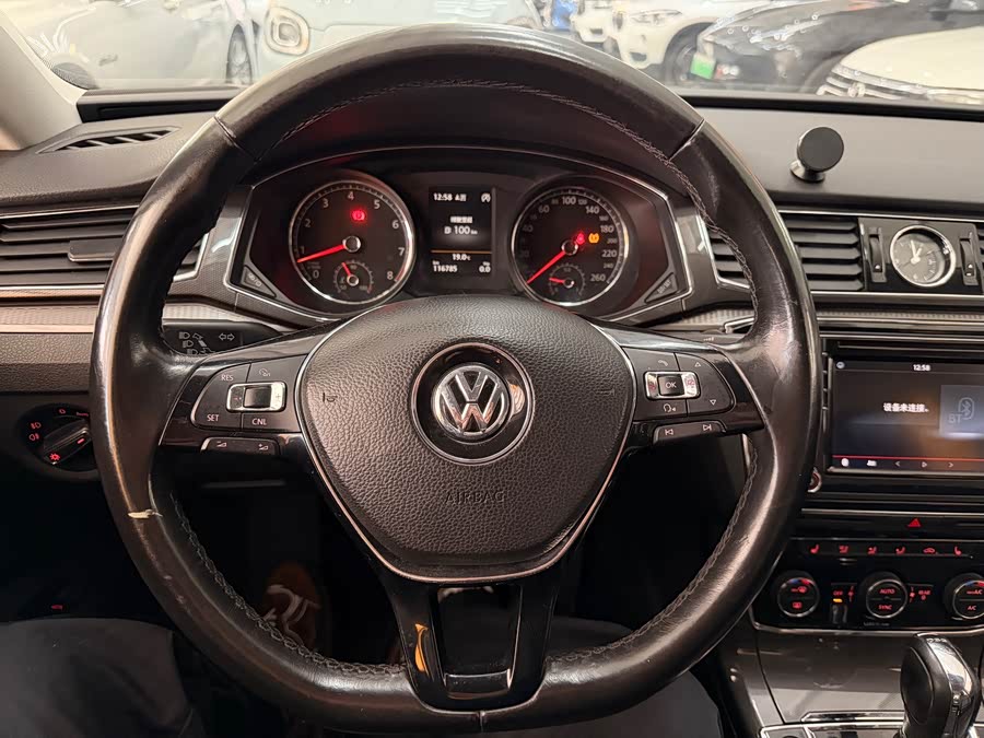 Volkswagen Passat 2016 — фото 13