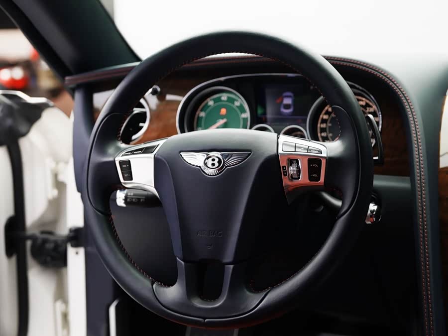 Bentley Continental 2015 — фото 14