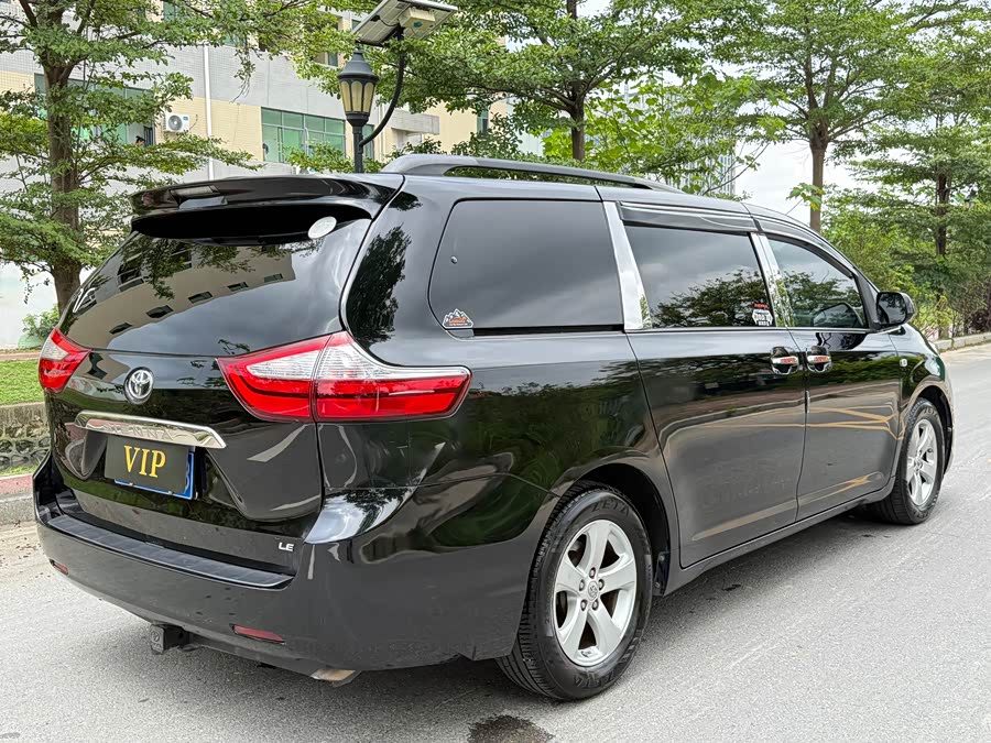 Toyota Sienna 2015 — фото 9